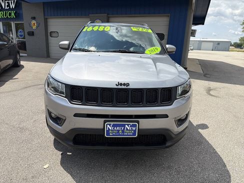Used 2019 Jeep Compass Latitude AWD/4WD image 2