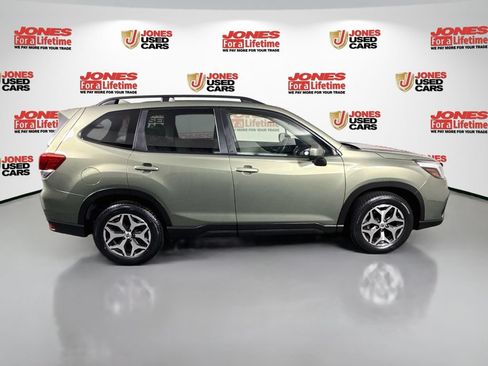 Used 2021 Subaru Forester Premium AWD/4WD image 17
