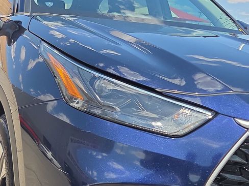 Used 2023 Toyota Highlander XLE FWD image 8