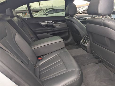 Used 2019 BMW 740i w/ M Sport Package RWD image 32