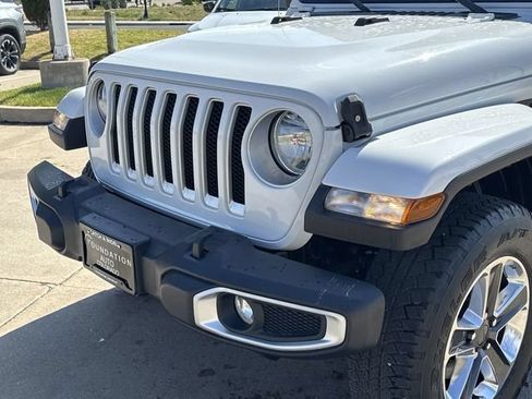 Used 2022 Jeep Wrangler Unlimited Sahara AWD/4WD image 29