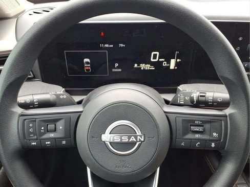 Used 2025 Nissan Kicks SV AWD/4WD image 13