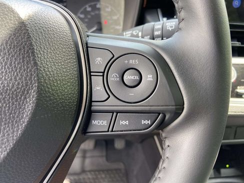Used 2025 Toyota Corolla Cross LE FWD image 33