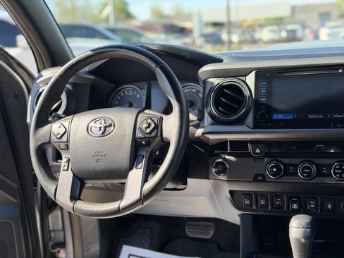 Used 2018 Toyota Tacoma TRD Sport w/ Technology Package RWD image 11