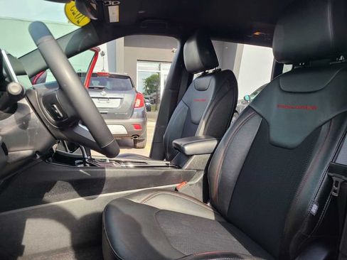 Used 2025 Jeep Compass Trailhawk AWD/4WD image 15