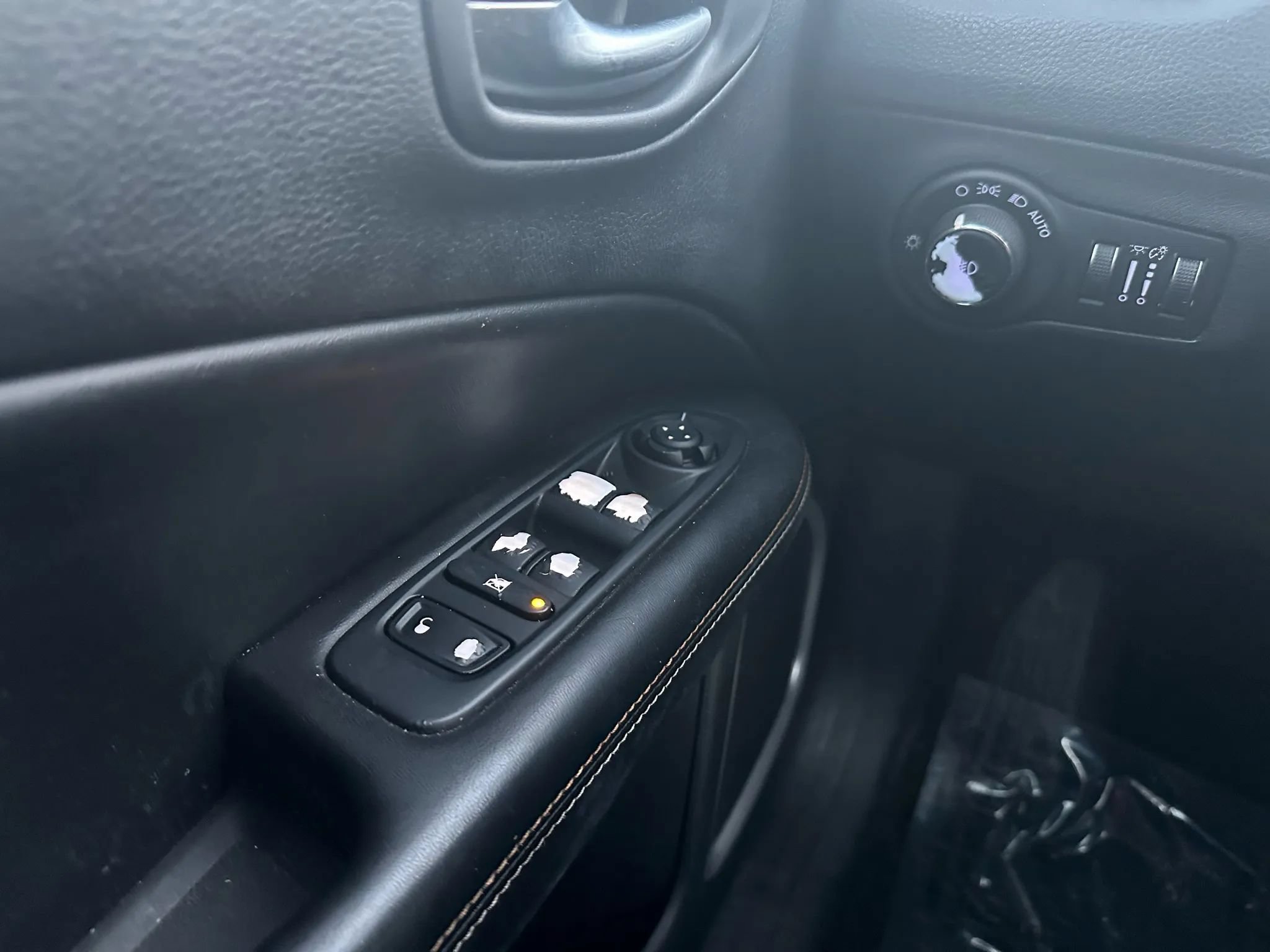 Used 2018 Jeep Compass Latitude w/ Cold Weather Group AWD/4WD image 33