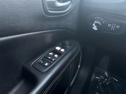 Used 2018 Jeep Compass Latitude w/ Cold Weather Group image 33