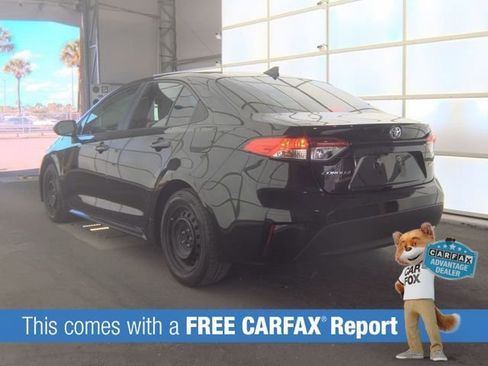 Used 2022 Toyota Corolla LE image 2