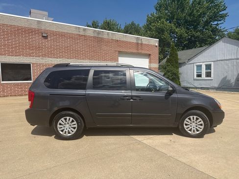 Used 2012 Kia Sedona LX FWD image 4