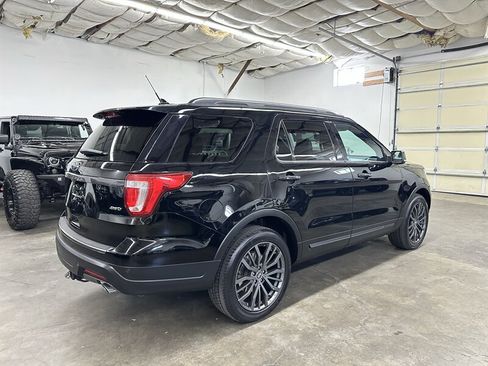 Used 2018 Ford Explorer XLT w/ XLT Appearance Package AWD/4WD image 3