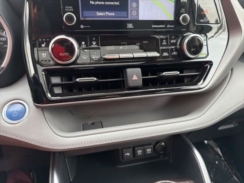 Used 2020 Toyota Highlander Limited AWD/4WD image 17