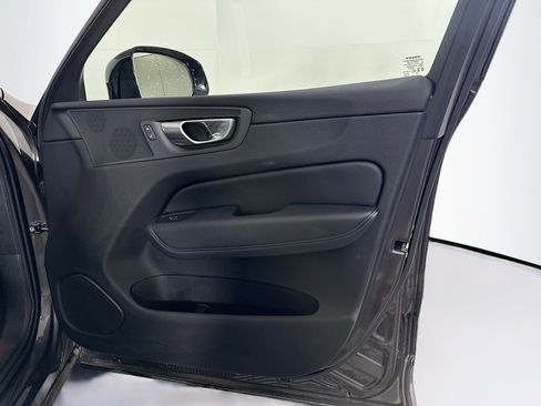 Used 2025 Volvo XC60 B5 Plus image 33