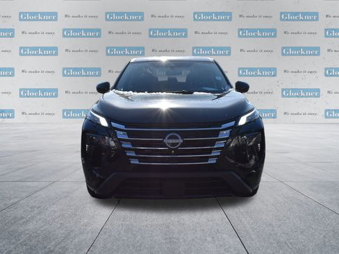 Used 2025 Nissan Rogue SV image 2