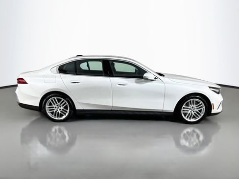 Used 2024 BMW 530i w/ Executive Package RWD image 11