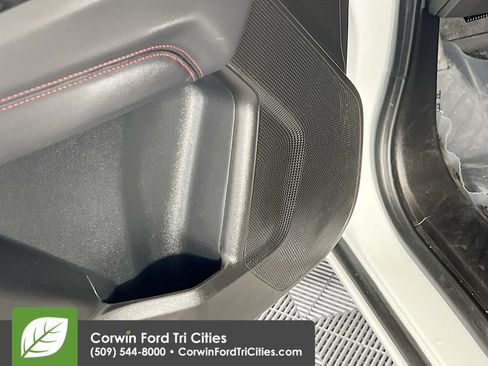 Used 2025 Chevrolet Colorado Z71 w/ Technology Package AWD/4WD image 13