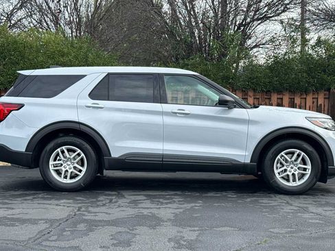 New 2026 Ford Explorer Active RWD image 3