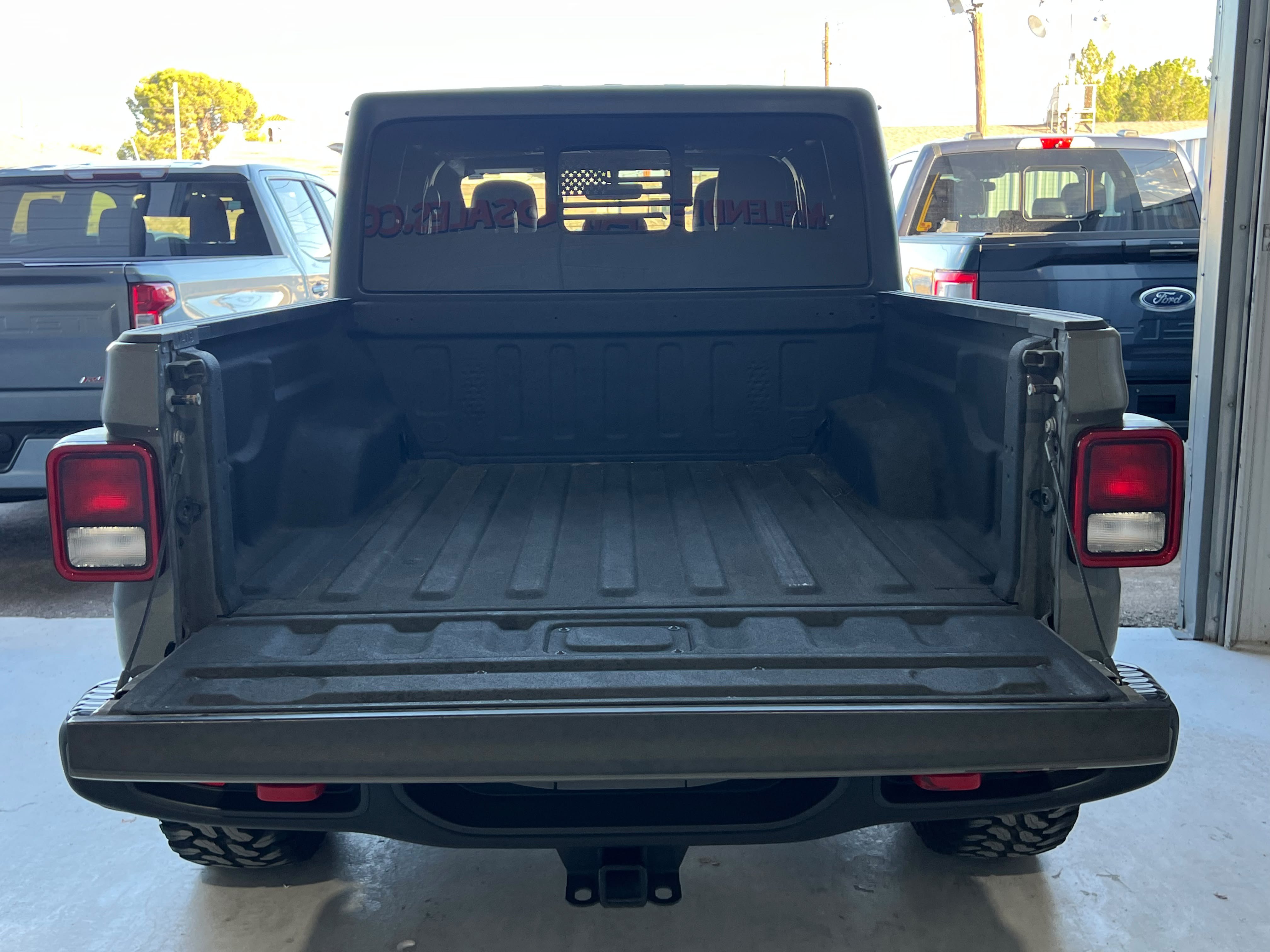 Used 2023 Jeep Gladiator Rubicon w/ Trailer Tow Package AWD/4WD image 5