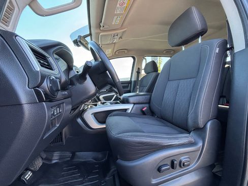 Used 2017 Nissan Titan SV AWD/4WD image 12