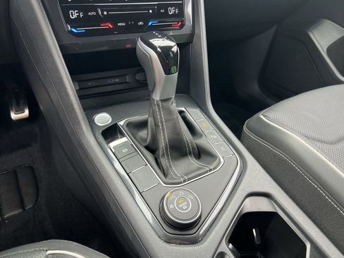 Certified 2022 Volkswagen Tiguan SEL R-Line image 20