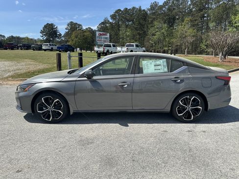 New 2026 Nissan Altima 2.5 SR image 8