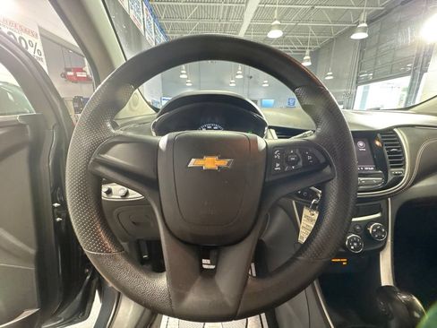 Used 2021 Chevrolet Trax LS AWD/4WD image 14