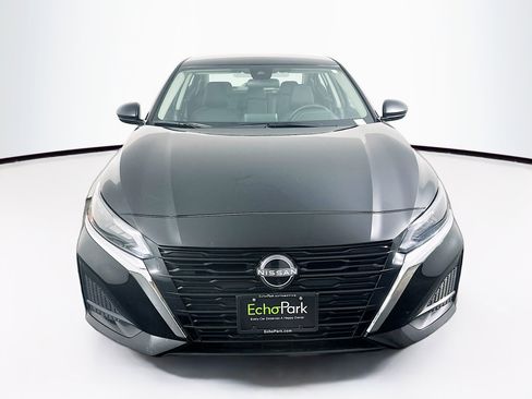 Used 2025 Nissan Altima 2.5 SV FWD image 2