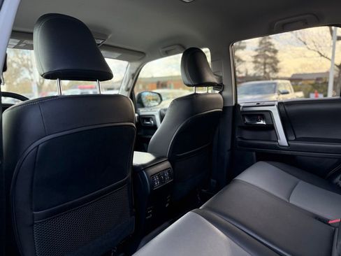 Used 2017 Toyota 4Runner SR5 Premium image 17