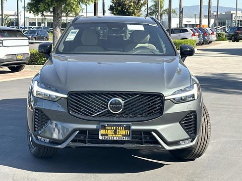 New 2026 Volvo XC60 B5 Core w/ Climate Package image 2