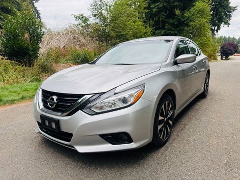Used 2018 Nissan Altima 2.5 SV image 1