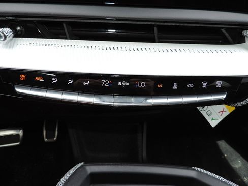 New 2026 Cadillac Optiq Luxury 2 image 19