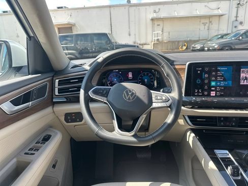 Used 2026 Volkswagen Atlas SE AWD/4WD image 13