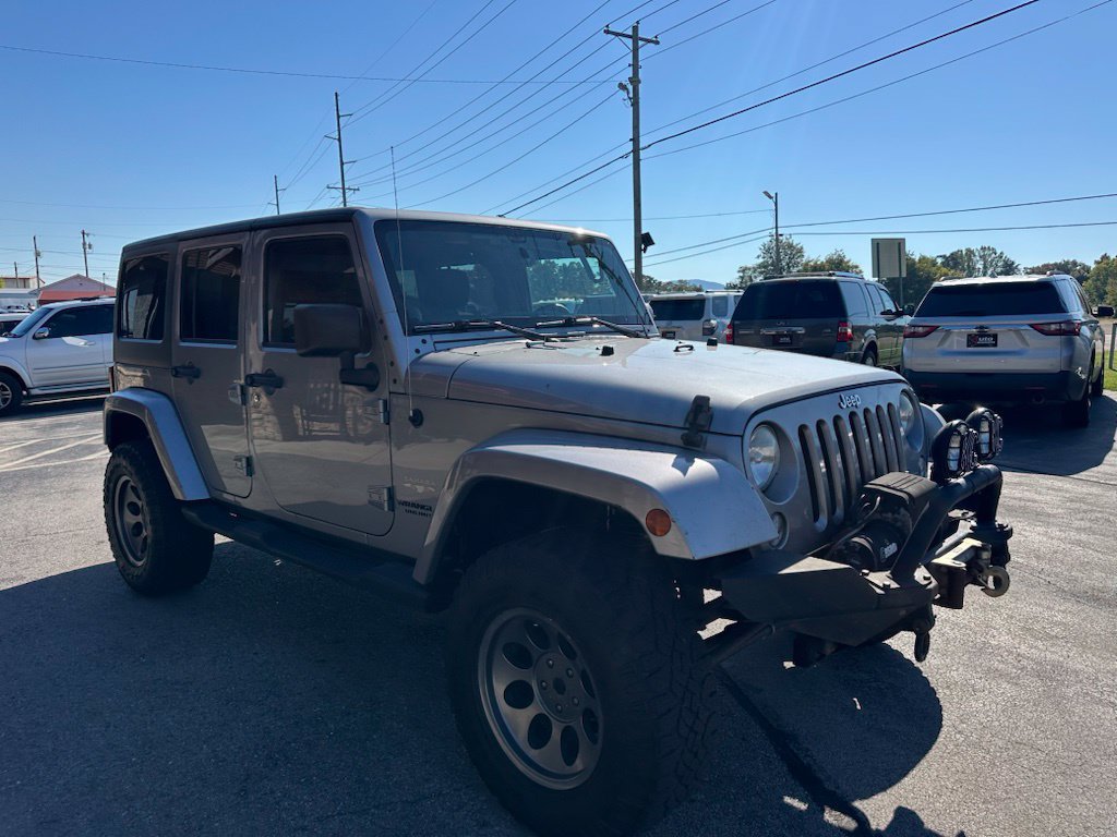 Used 2014 Jeep Wrangler Unlimited Sahara w/ Connectivity Group AWD/4WD image 8