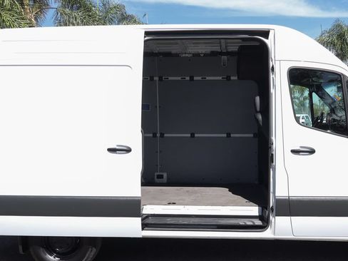 Used 2025 Mercedes-Benz Sprinter 2500 image 11