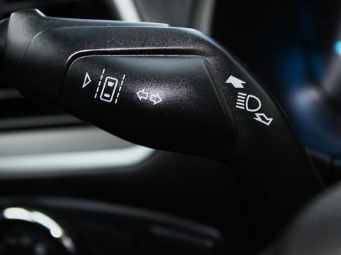 Used 2020 Ford Edge SE image 25