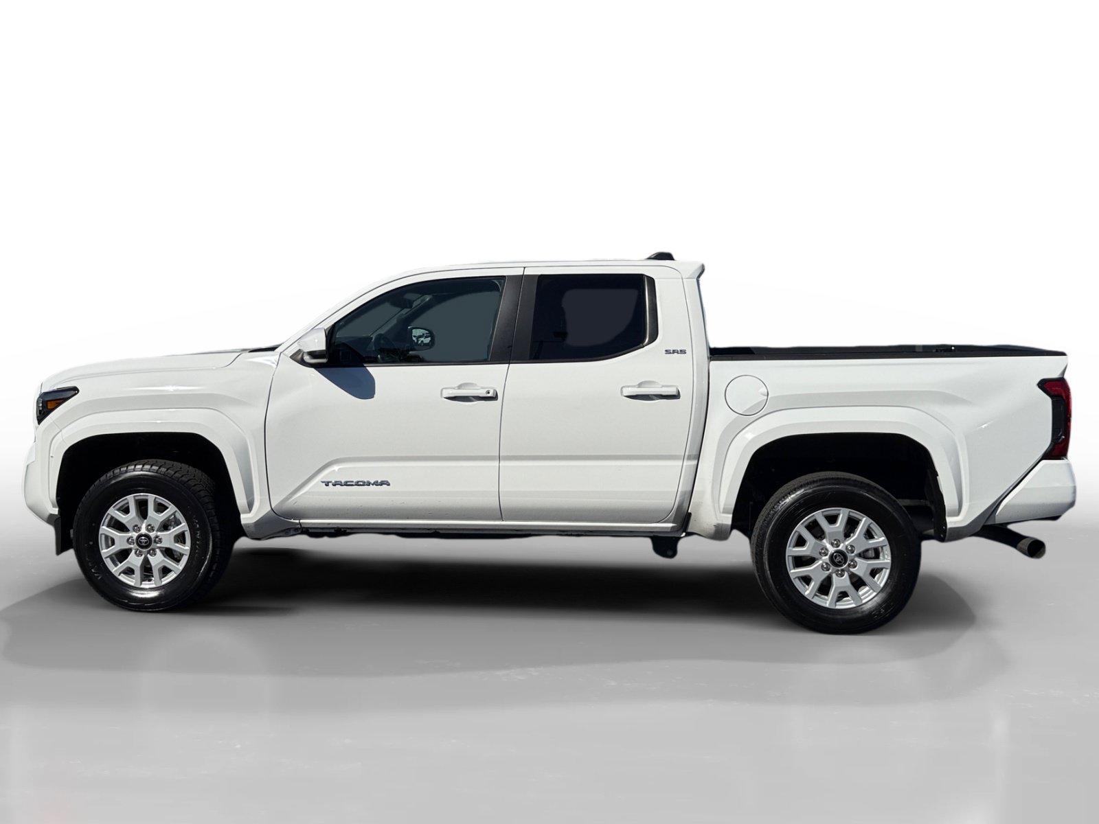 Used 2025 Toyota Tacoma SR5 AWD/4WD image 2
