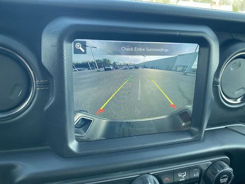 Used 2021 Jeep Gladiator Overland image 17