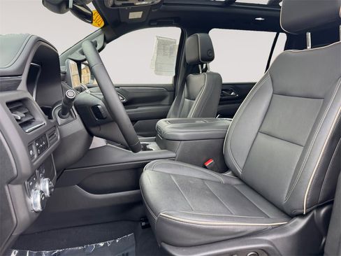 Used 2023 GMC Yukon XL SLT image 9