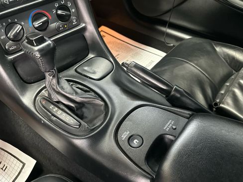 Used 2002 Chevrolet Corvette Coupe RWD image 19