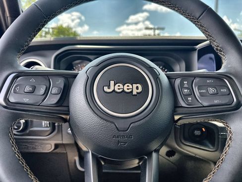 Used 2025 Jeep Gladiator Sport AWD/4WD image 33
