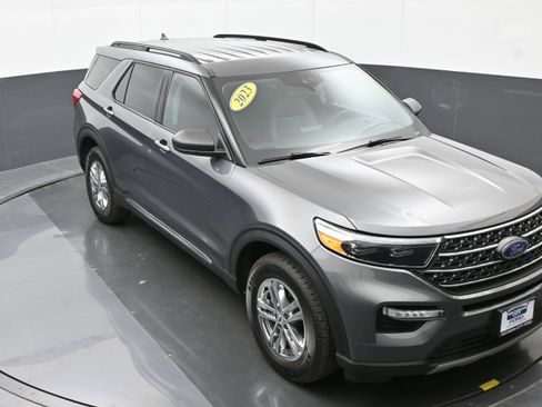 Used 2023 Ford Explorer XLT w/ Equipment Group 202A AWD/4WD image 35
