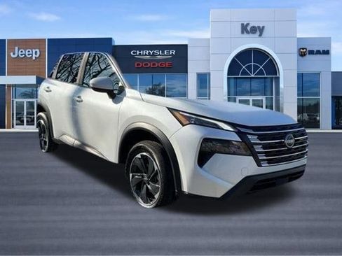 Used 2024 Nissan Rogue SV AWD/4WD image 39
