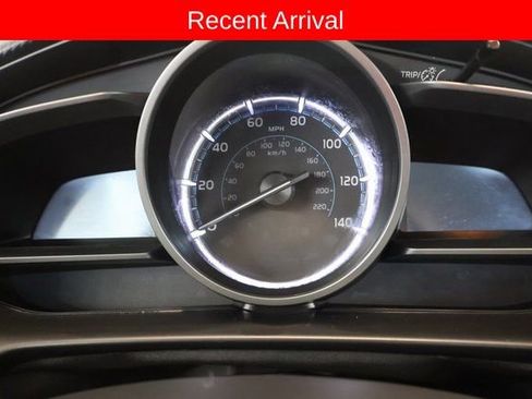 Used 2019 Toyota Yaris L image 10