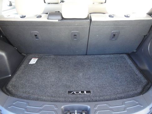 Used 2013 Kia Soul ! w/ Premium Pkg image 12