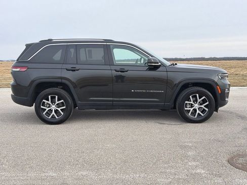Used 2024 Jeep Grand Cherokee Limited image 25