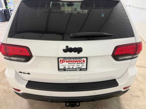 Certified 2019 Jeep Grand Cherokee Laredo AWD/4WD image 16
