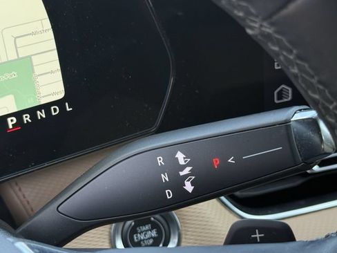 Used 2025 Chevrolet Equinox ACTIV w/ Safety and Technology Package FWD image 20