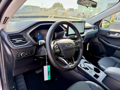 New 2026 Ford Escape SE FWD image 8