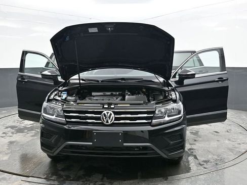 Used 2021 Volkswagen Tiguan SE image 40