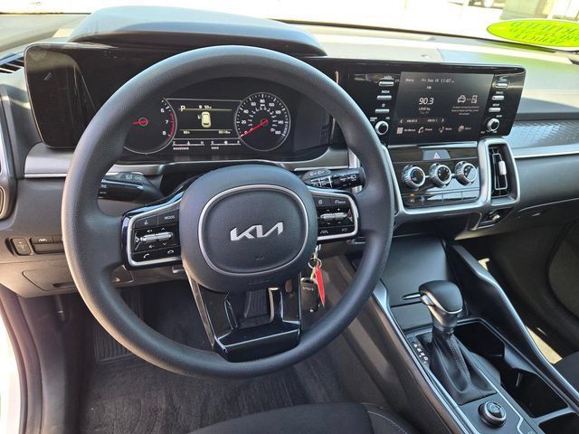 Used 2023 Kia Sorento LX FWD image 9