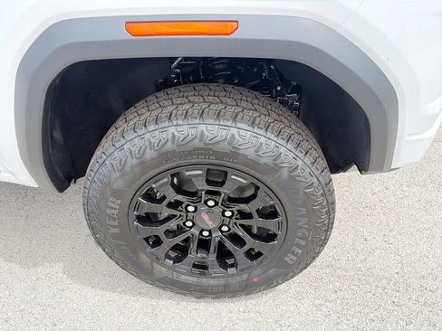 New 2026 GMC Canyon Elevation w/ Convenience Package RWD image 36